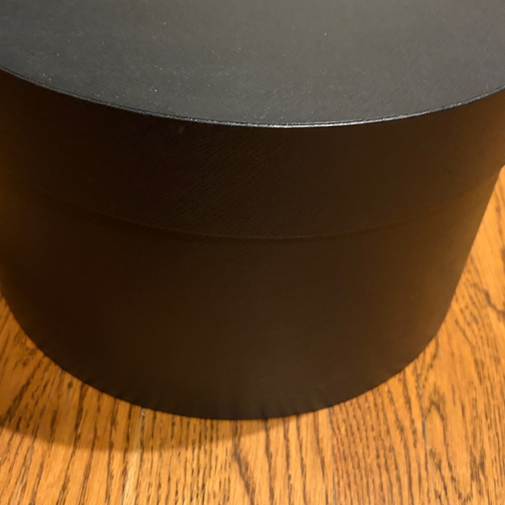 PRADA hat box - Picture 6 of 7